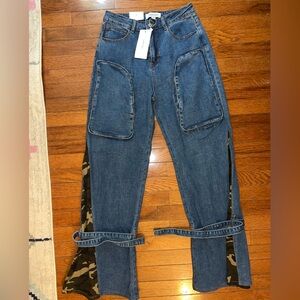 NWT size LARGE high-waisted,cargo pockets, camouflage embellishment denim jeans!